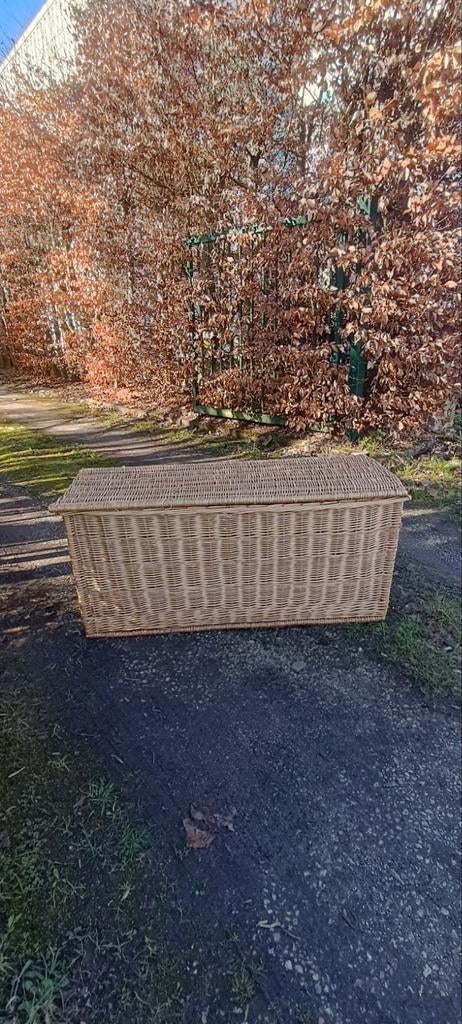 Vintage rieten opbergkoffer, Ophalen