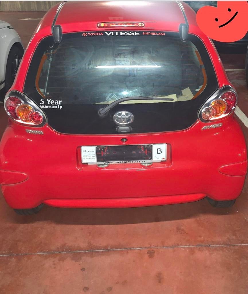 Toyota AYGD 70 000 miles en 2011, Autos, Achat, Noir, 5 portes, Break