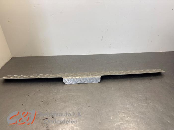 Achterbumper van een Opel Vivaro (NVT), Gebruikt, -, -, Opel