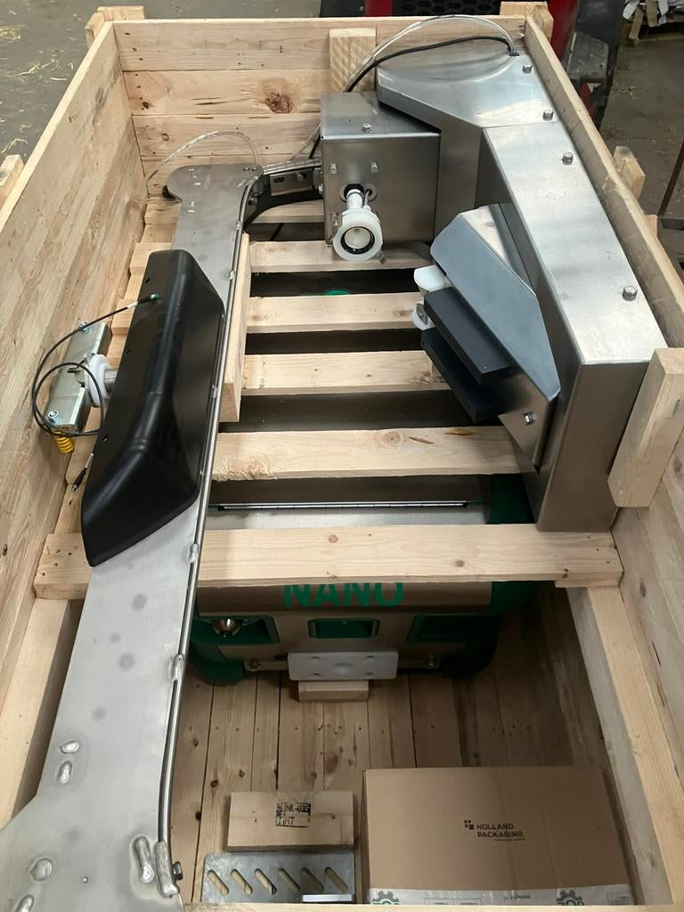 Joz Nano mestrobot, Enlèvement, Élevage, Équipement de grange