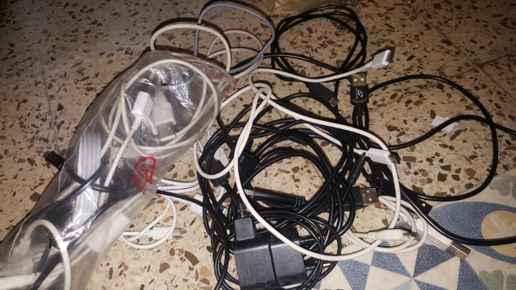 Set van 25 USB-kabels voor GSM-laders, Telecommunicatie, Mobiele telefoons | Telefoon-opladers, Ophalen of Verzenden, Zo goed als nieuw