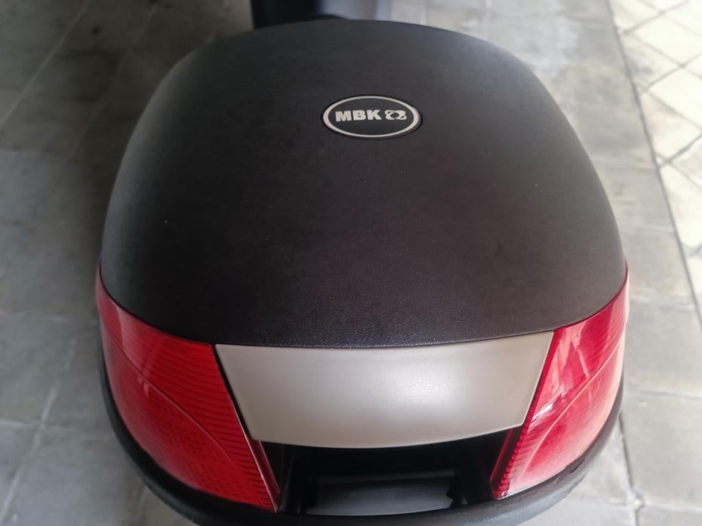 Top case MBK Yamaha neos ovetto avec support clé, Enlèvement ou Envoi, Comme neuf