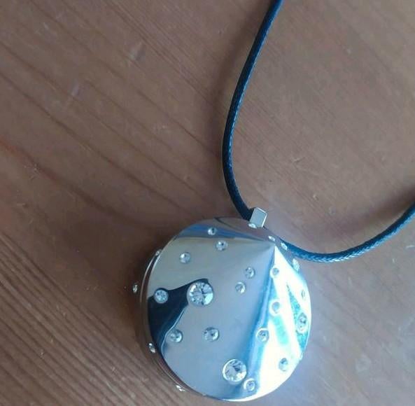 Swarovski ketting met lippenbalsem, Handtassen en Accessoires, Kettingen, Ophalen of Verzenden