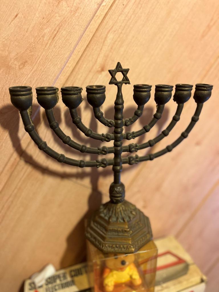 joodse kandelaar, Ophalen, Koper of Brons