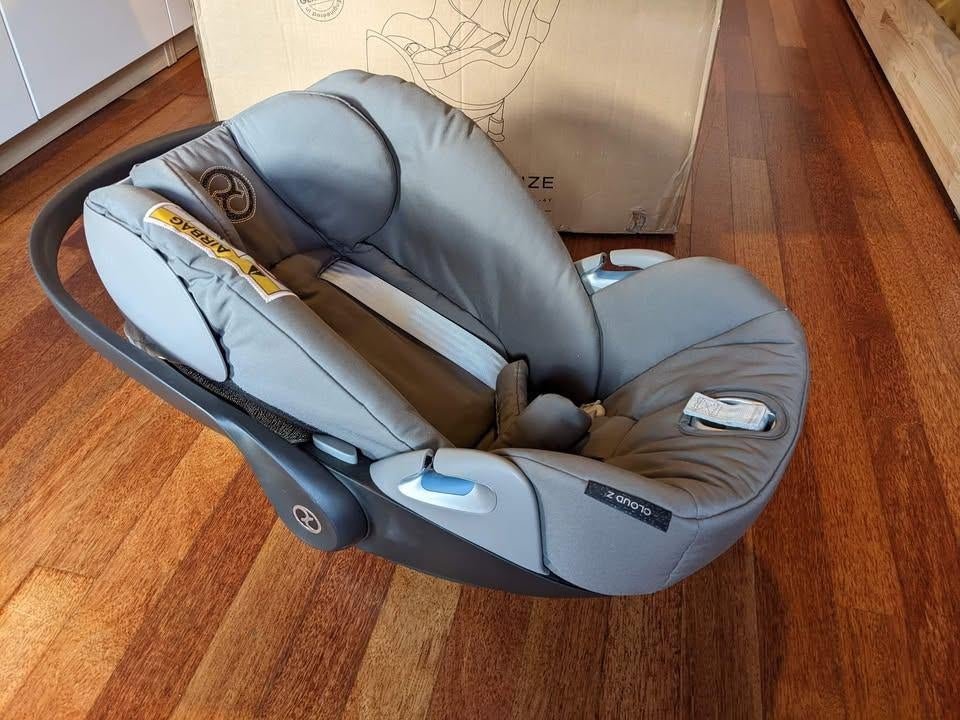 Babyzitje - Cloud Z i-Size + onderstel, Verstelbare rugleuning, Zo goed als nieuw, Isofix, 0 t/m 13 kg