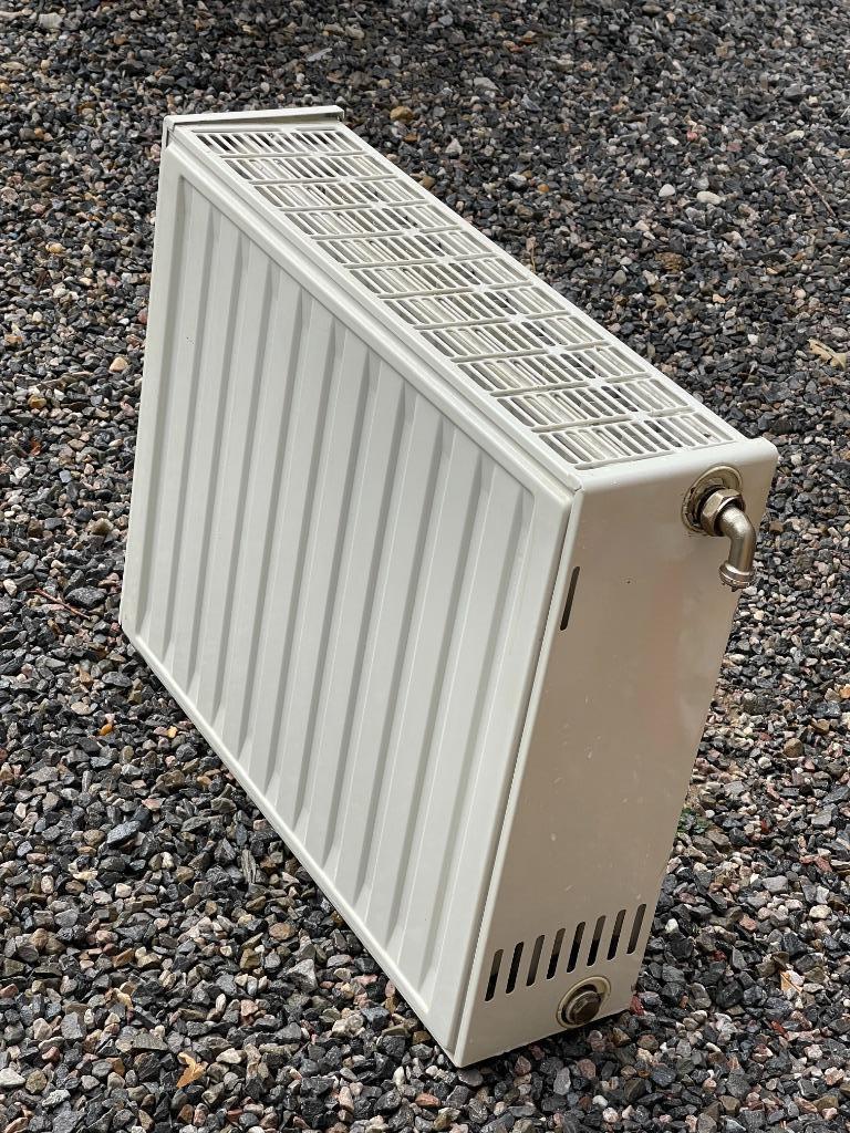 radiateur type 33 avec fixation grille deco devant et dessus, Bricolage & Construction, Chauffage & Radiateurs, Enlèvement, Utilisé