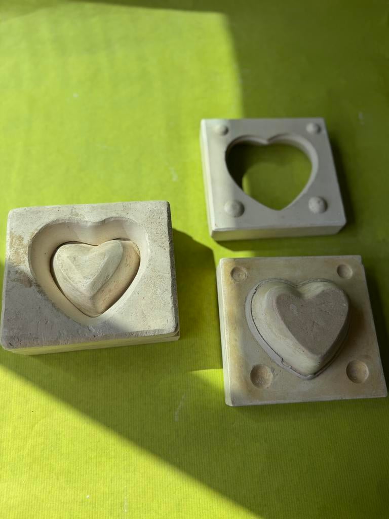 Gipsen mal - hartvorm, Antiek en Kunst, Antiek | Keramiek en Aardewerk, Ophalen