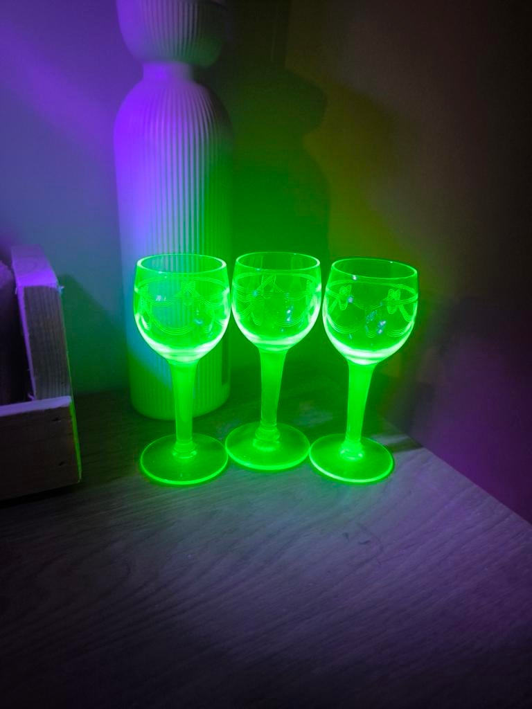 Verre d'uranium, Antiquités & Art, Envoi