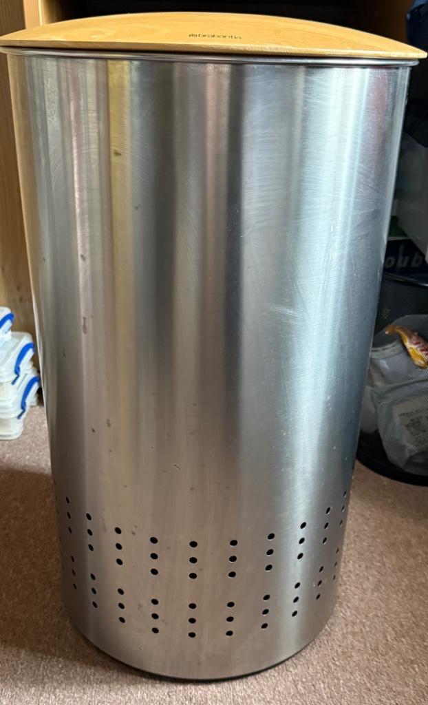 RVS-wasmand Brabantia, Ophalen