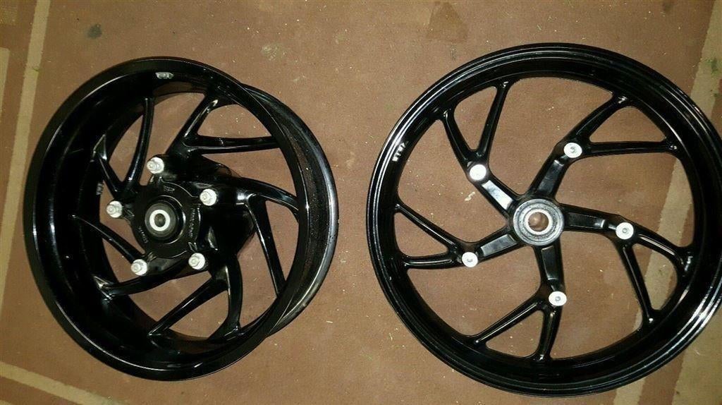 BMW 7B F800R wielen in het zwart zonder schijven etc., Ophalen of Verzenden, Gebruikt