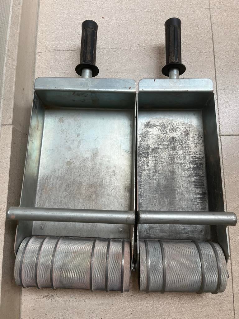 2 rol-lijmverdeelbakken, Ophalen, Gebruikt