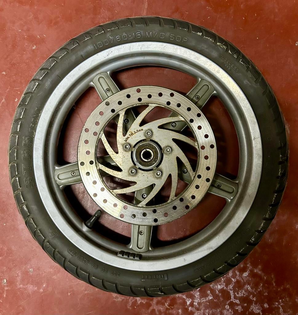 Velgen + banden (100/80-16 en 130/80-16) Aprilia 125cc, Motoren, Ophalen, Gebruikt