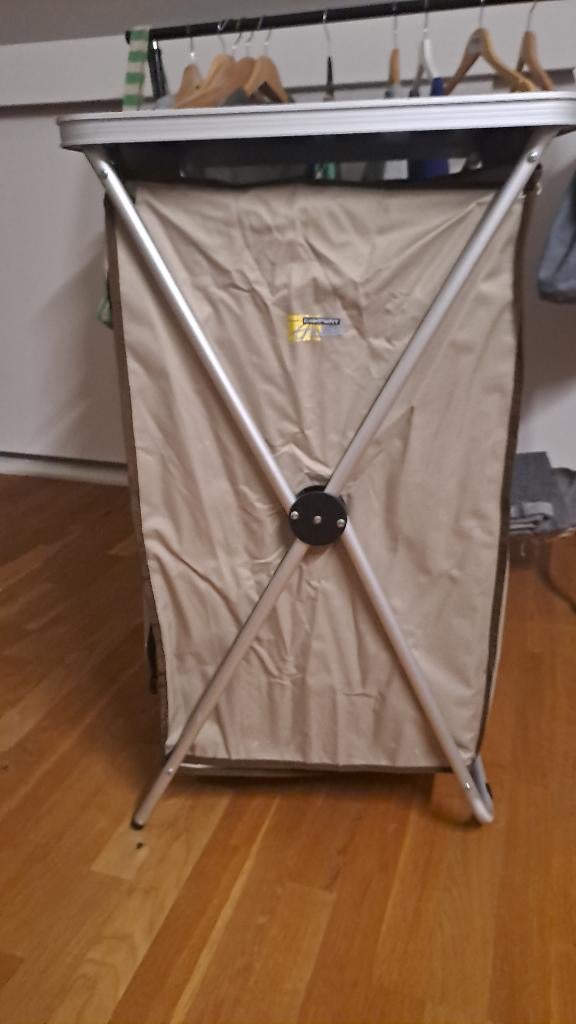 Armoire de camping Nova Lucera Eurotrail, Caravanes & Camping, Meubles de camping, Comme neuf, Armoire de camping, Enlèvement