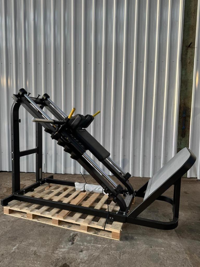 Technogym Pure Strength Hack Squat - Black, Sports & Fitness, Équipement de fitness, Enlèvement ou Envoi