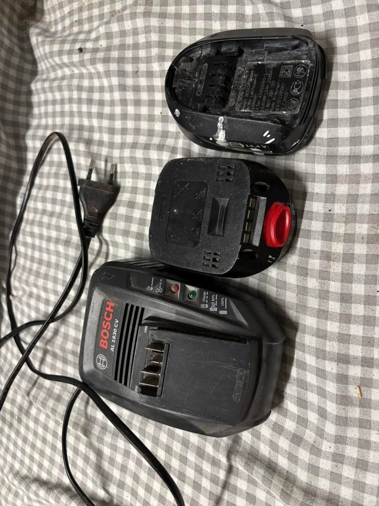 Lader en twee batterijen 14,4 bosch, Doe-het-zelf en Bouw, Ophalen, Gebruikt