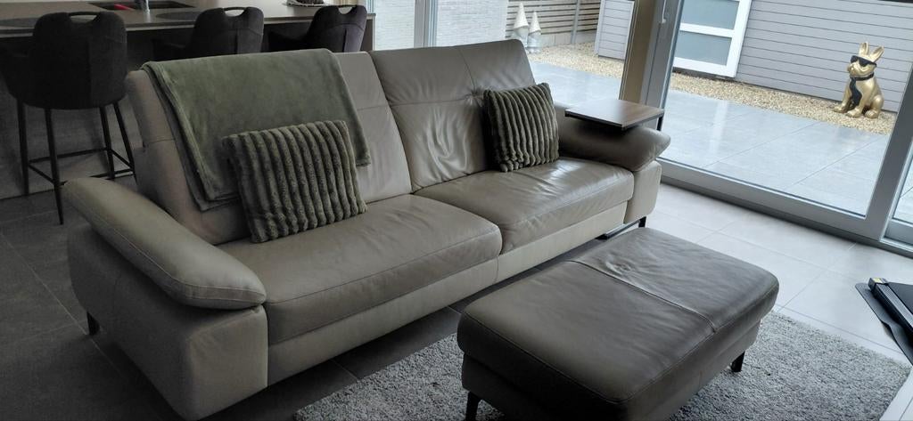 4 places en cuir, Enlèvement