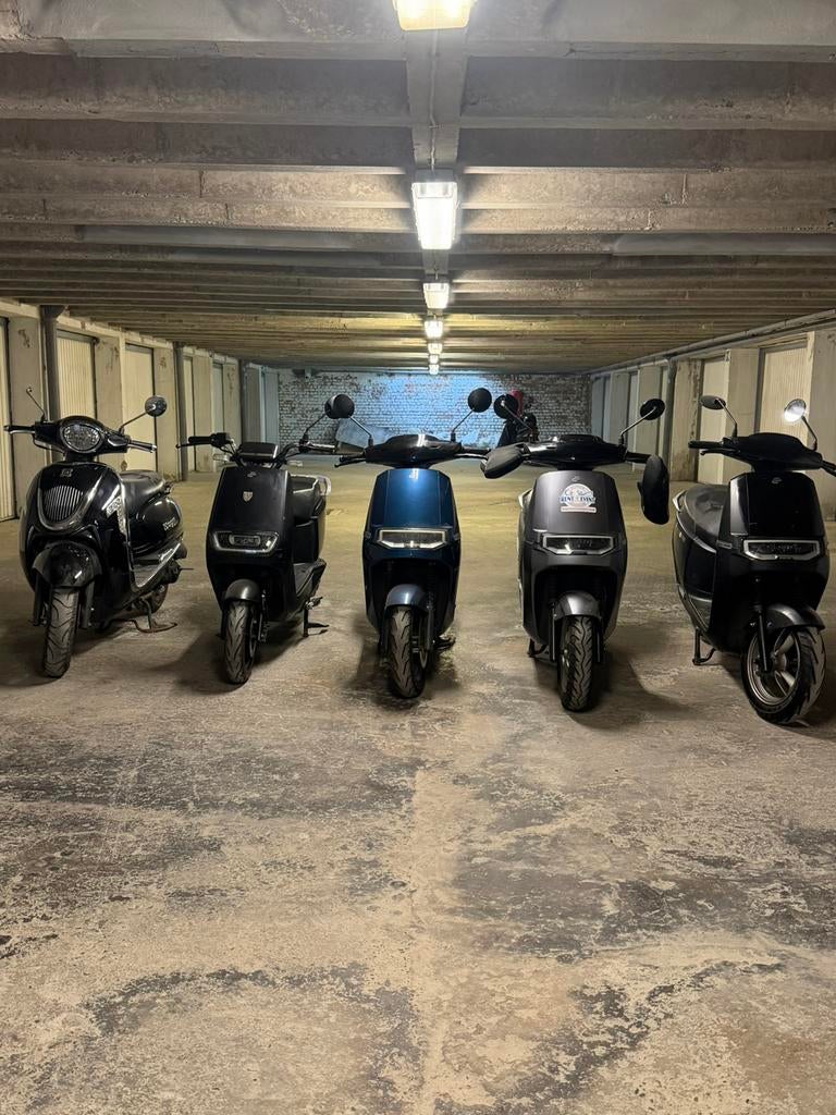 Lot de 5 scooters classe A – 4 électriques + 1 essence, Vélos & Vélomoteurs, Enlèvement, Comme neuf, Essence
