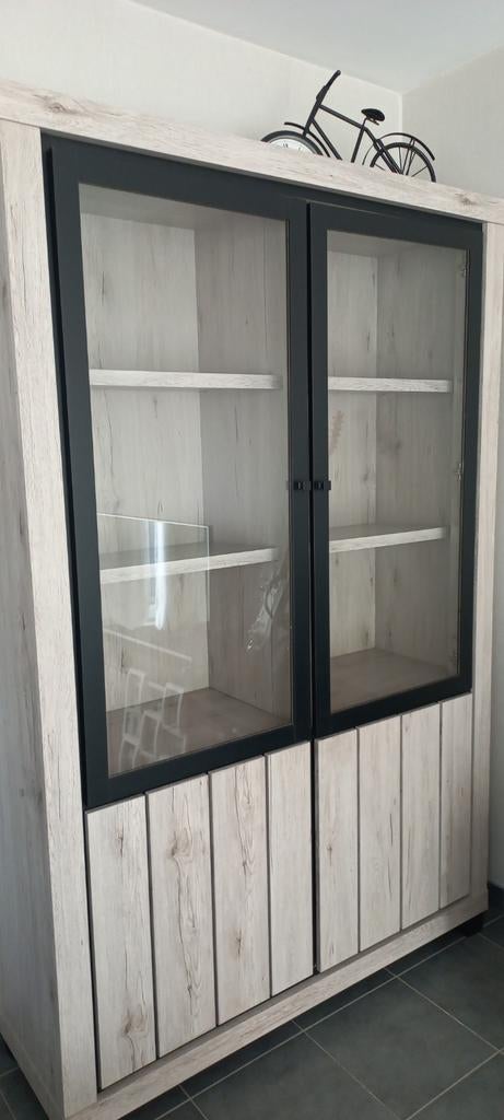 Vitrinekast hout zwart industrieel, Ophalen