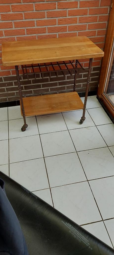 Table en chêne sur roulettes., Huis en Inrichting, Tafels | Sidetables, Eikenhout