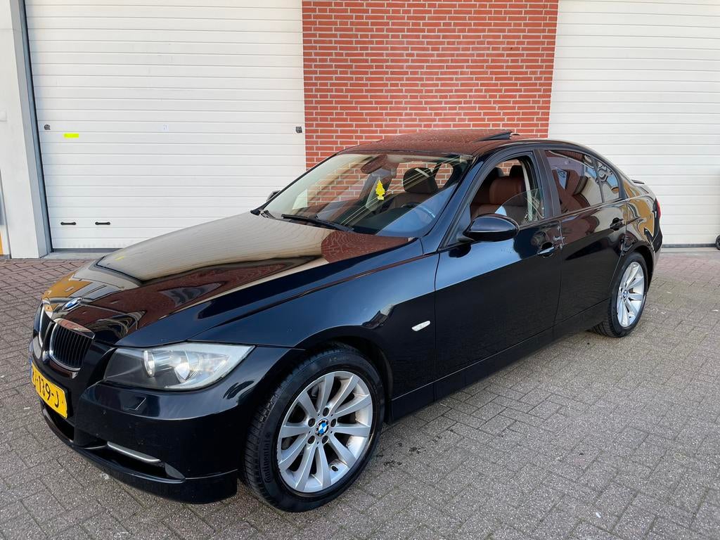 Bmw 318i High Exc. Navigatie Clima Sportst  Leder Schuifdak, Autos, Cuir, Achat, Ordinateur de bord, Particulier