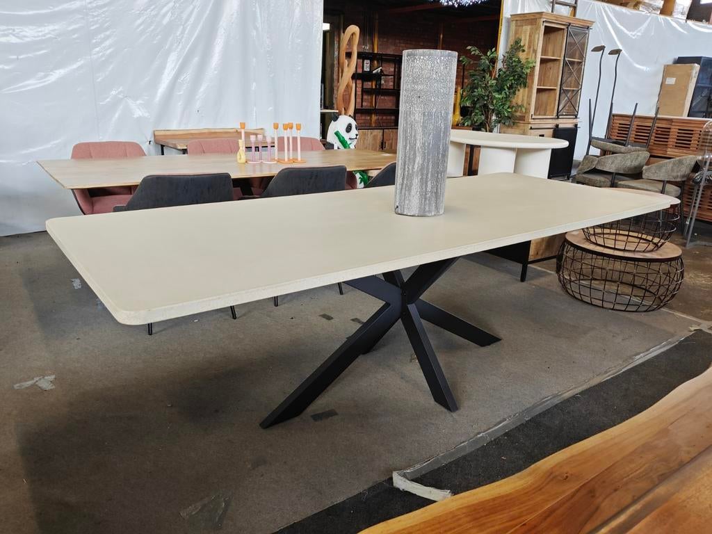 Betonnen tafel met spinpoot (outlet), Ophalen, Nieuw