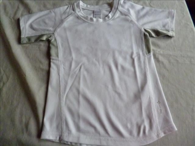 NIEUW ( sport) t shirt maat 104, Meisje, Nieuw, Decathlon, Ophalen of Verzenden