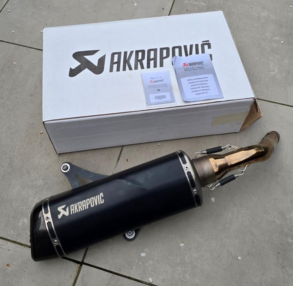 AKRAPOVIC SLIP-ON édition noire Vespa GTS, Enlèvement ou Envoi, Neuf, Pot d'échappement, Vespa