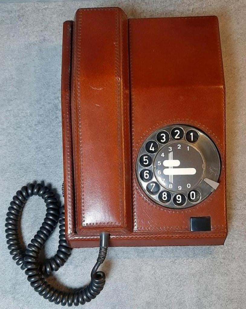 Vintage jaren'80/Vaste telefoon bekleed met leder, Telecommunicatie, Ophalen of Verzenden, Gebruikt, Met draaischijf