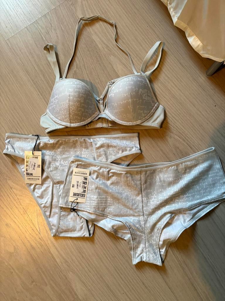 Nieuwe grijze set van Marlies Dekkers (70B)., Ophalen of Verzenden, Grijs, Setje