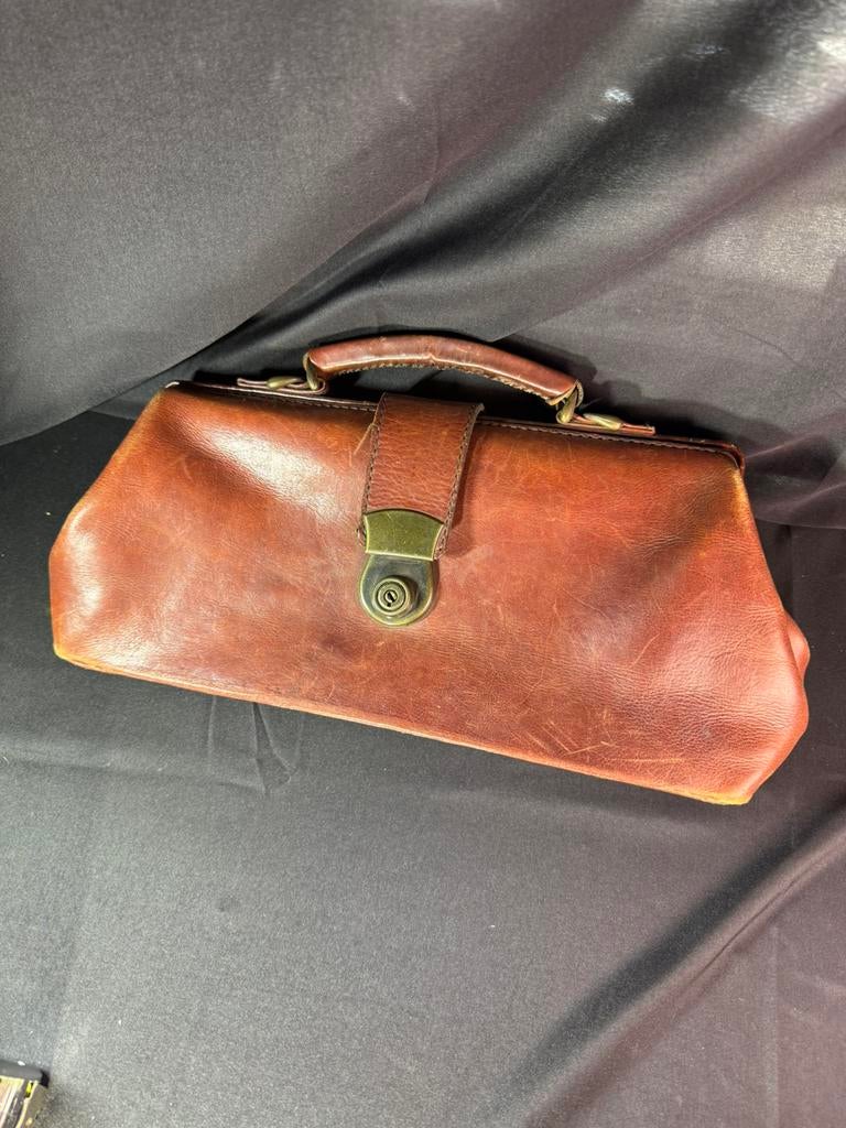 Sac à main/sac de médecin en cuir Julviezar — style vintage, Bijoux, Sacs & Beauté, Sacs | Sacs Femme, Utilisé, Sac à main, Enlèvement ou Envoi