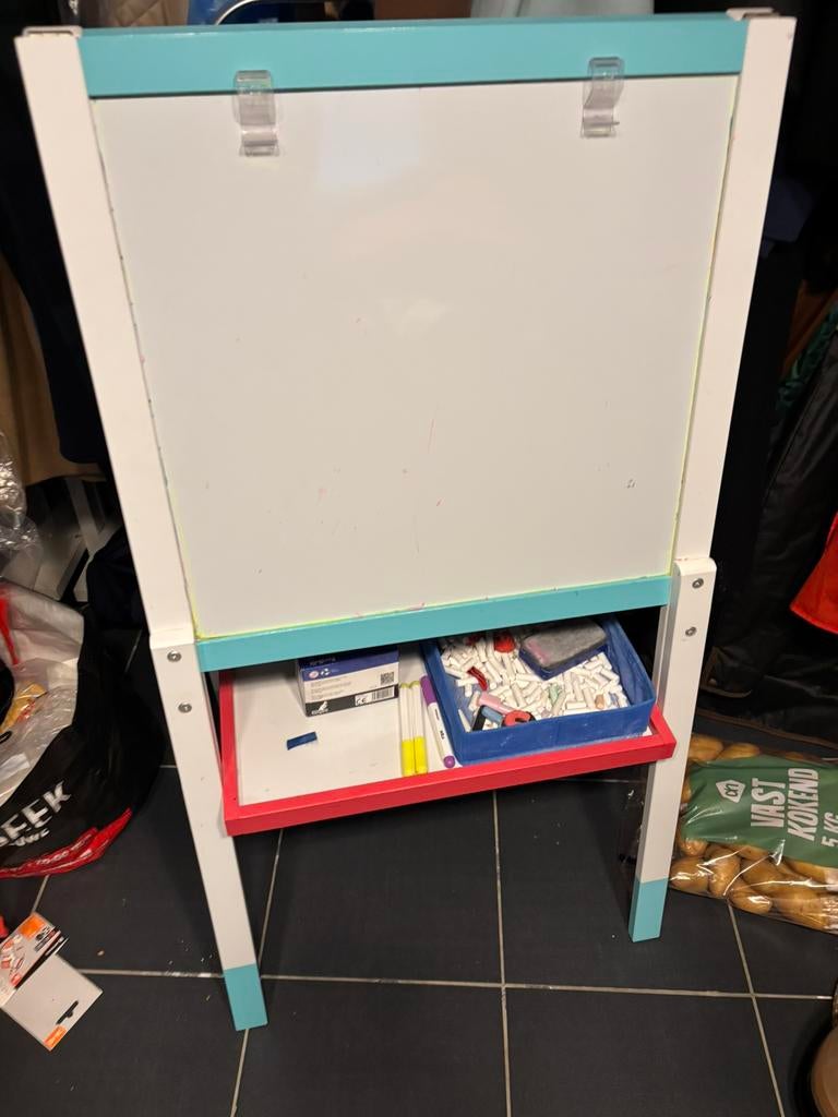 Tableau noir et blanc reversible avec acessoires, Enlèvement, Comme neuf, Tableau noir