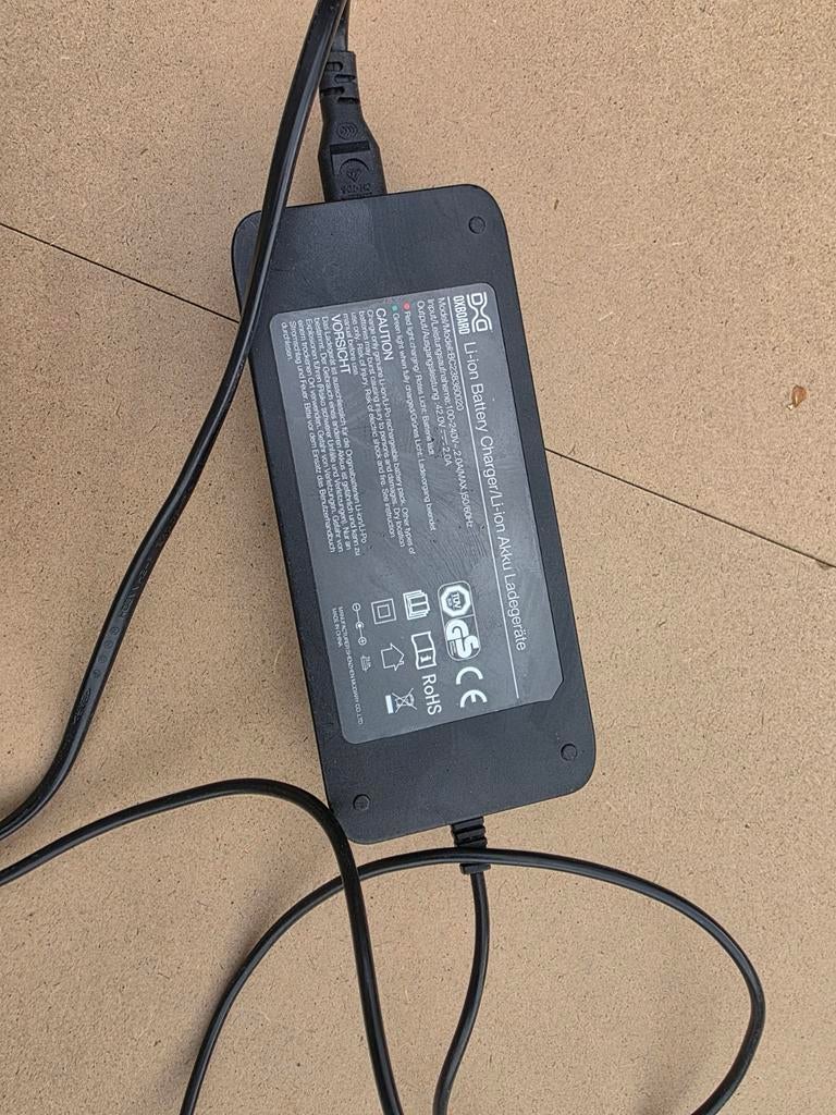 Originele Oxboard oplader voor Li-ion batterijen.Geschikt, Ophalen of Verzenden, Zo goed als nieuw