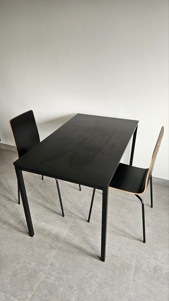 Tafel met 2 stoelen. In goede staat., Ophalen, Zo goed als nieuw