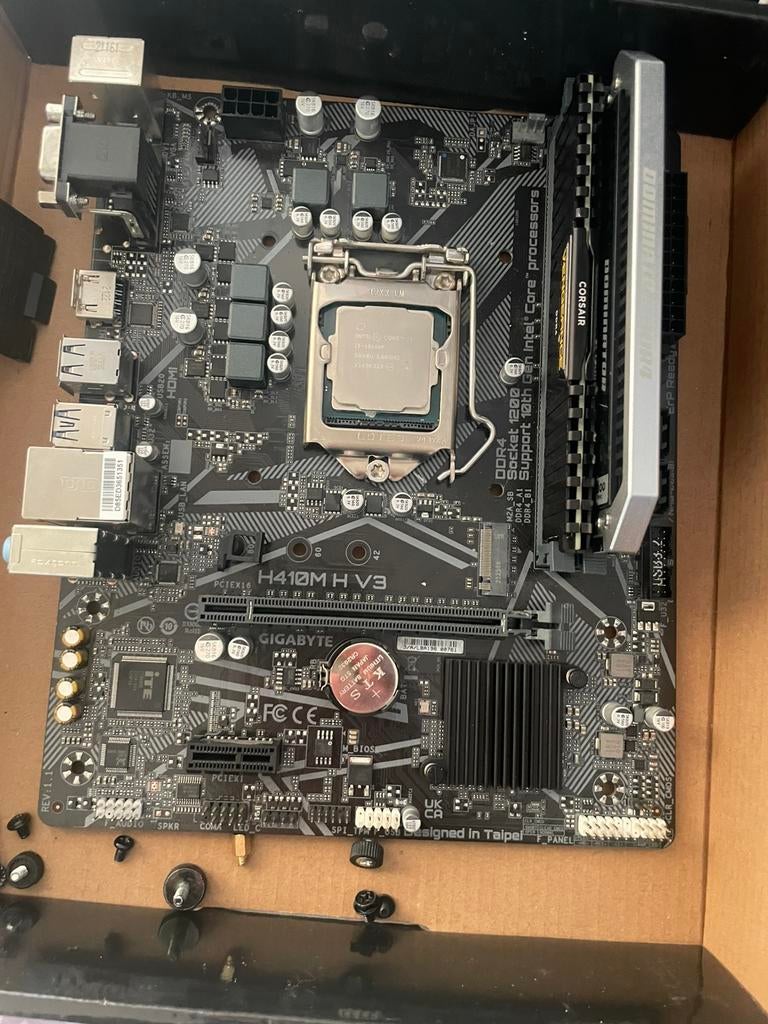 Carte mère H410M + i3‑10100F + 12GB RAM + Watercooling, Informatique & Logiciels, Cartes mères, Enlèvement, Comme neuf, Intel