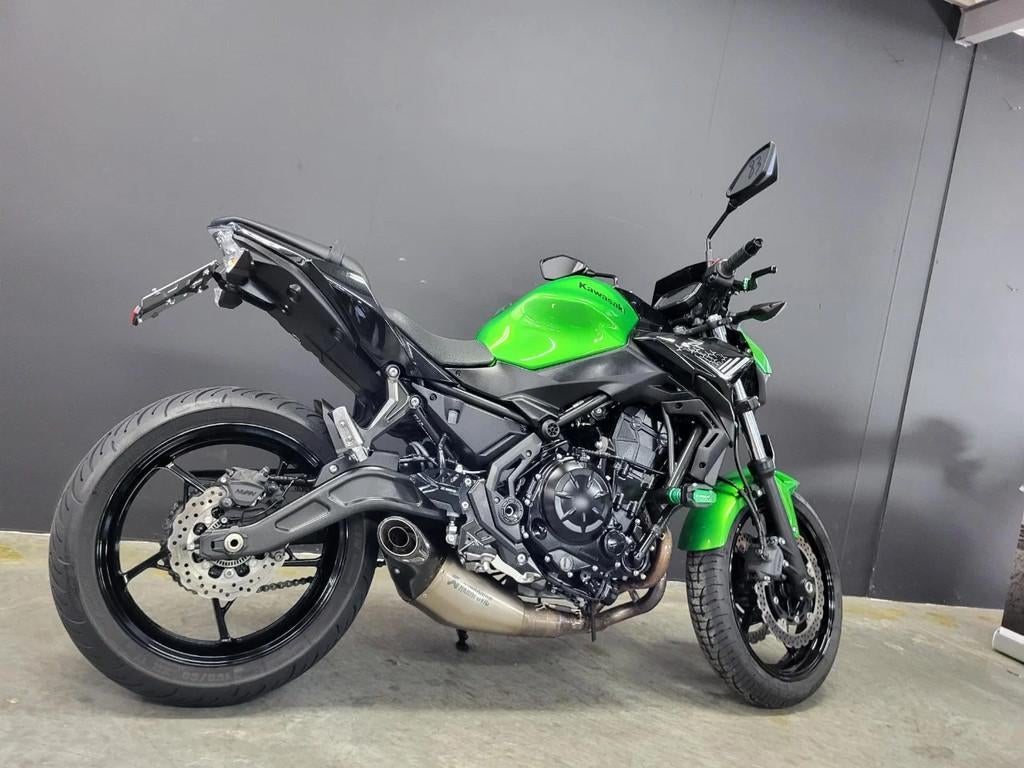 Kawasaki Z 650 met Akrapovic en accessoires (bj 2020), Bedrijf, Meer dan 35 kW, Overig, 650 cc