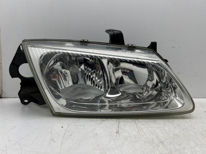 Koplamp rechts van een Nissan Almera, Auto-onderdelen, Gebruikt, -, -, Ophalen of Verzenden
