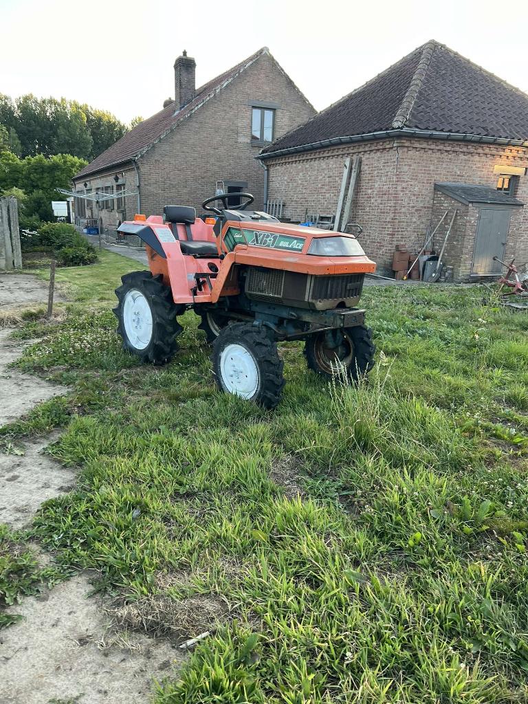 ***prachtige Kubota xb-1 17pk 3cil 4x4 zijschakel 647uren***, Enlèvement ou Envoi
