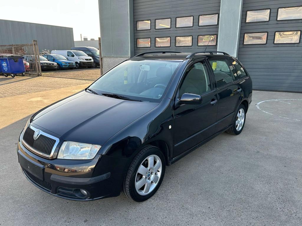 Skoda Fabia 1.4 diesel wagen rijd en start wagen bestemd voo, Auto's, Stof, Gebruikt, 4 cilinders, Zwart