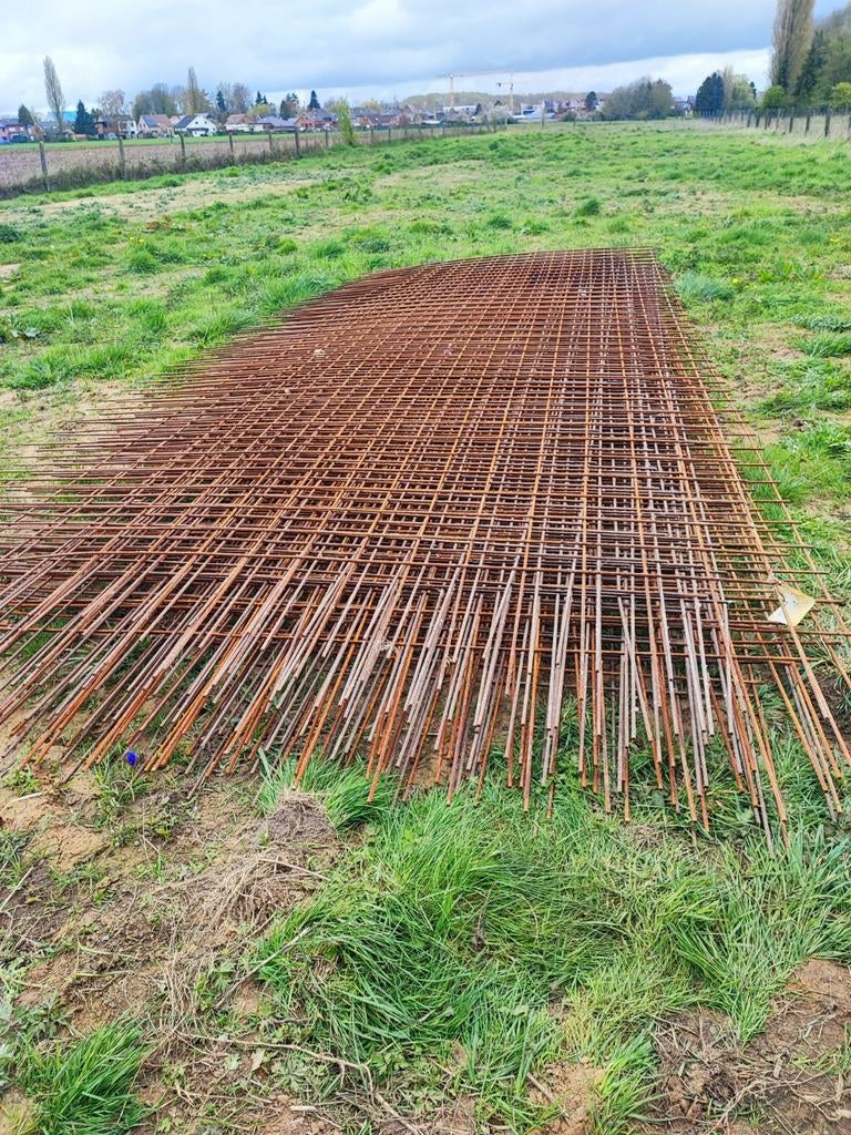 Treillis soudé. 150x150
 8mm. Avec peignes dépassant., Jardin & Terrasse