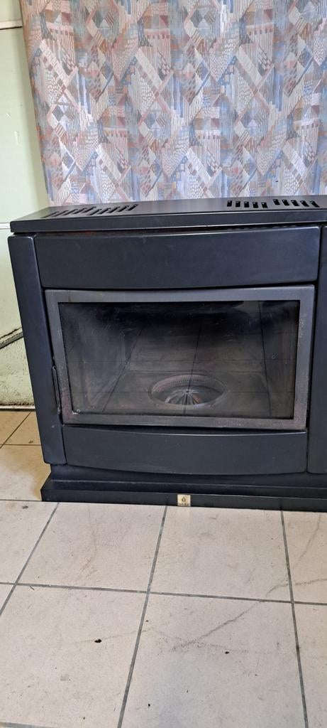 Mazoutkachel Surdiac, Maison & Meubles, Enlèvement