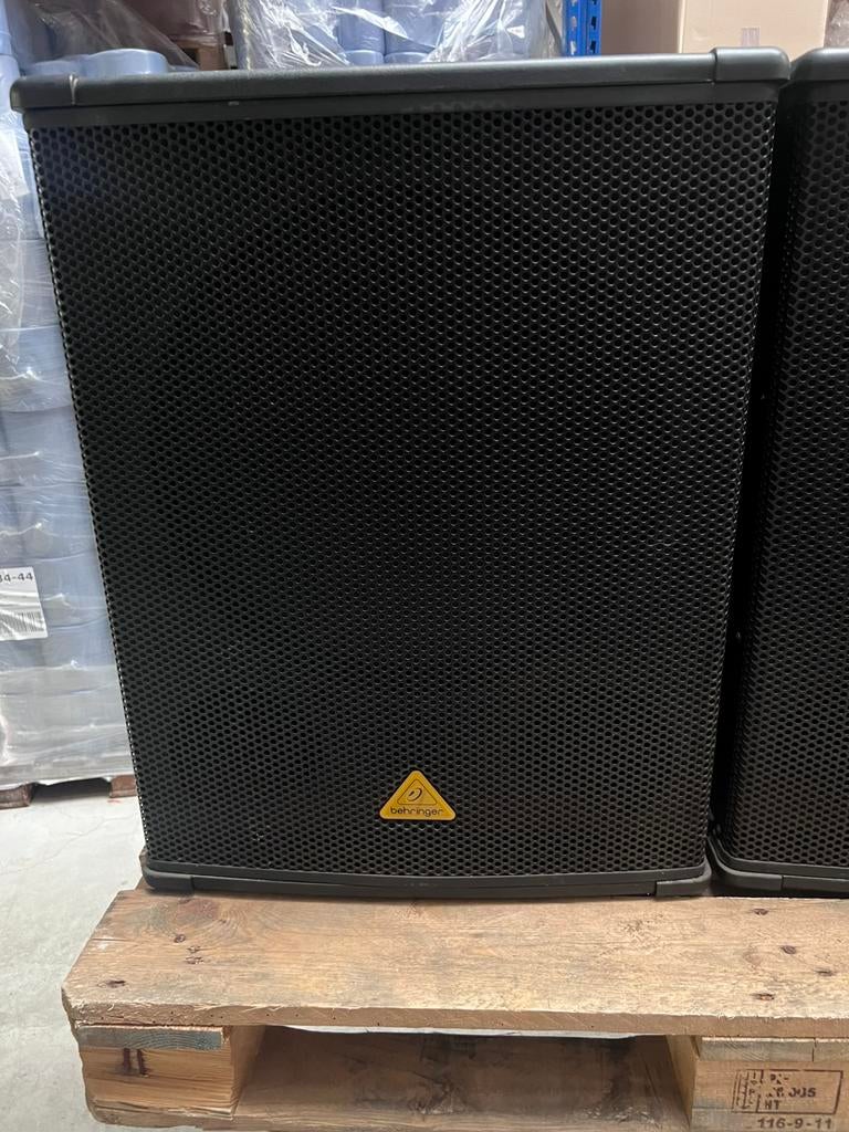 2 x ENCEINTES POUR BASSES PASSIVES BEHRINGER, Enlèvement, Comme neuf