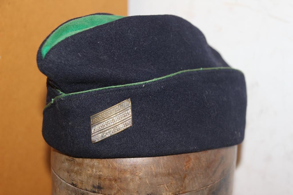 Politiemuts van de Franse treinsergeant (M-1957), Verzamelen, Militaria | Algemeen, Landmacht, Helm of Baret, Verzenden