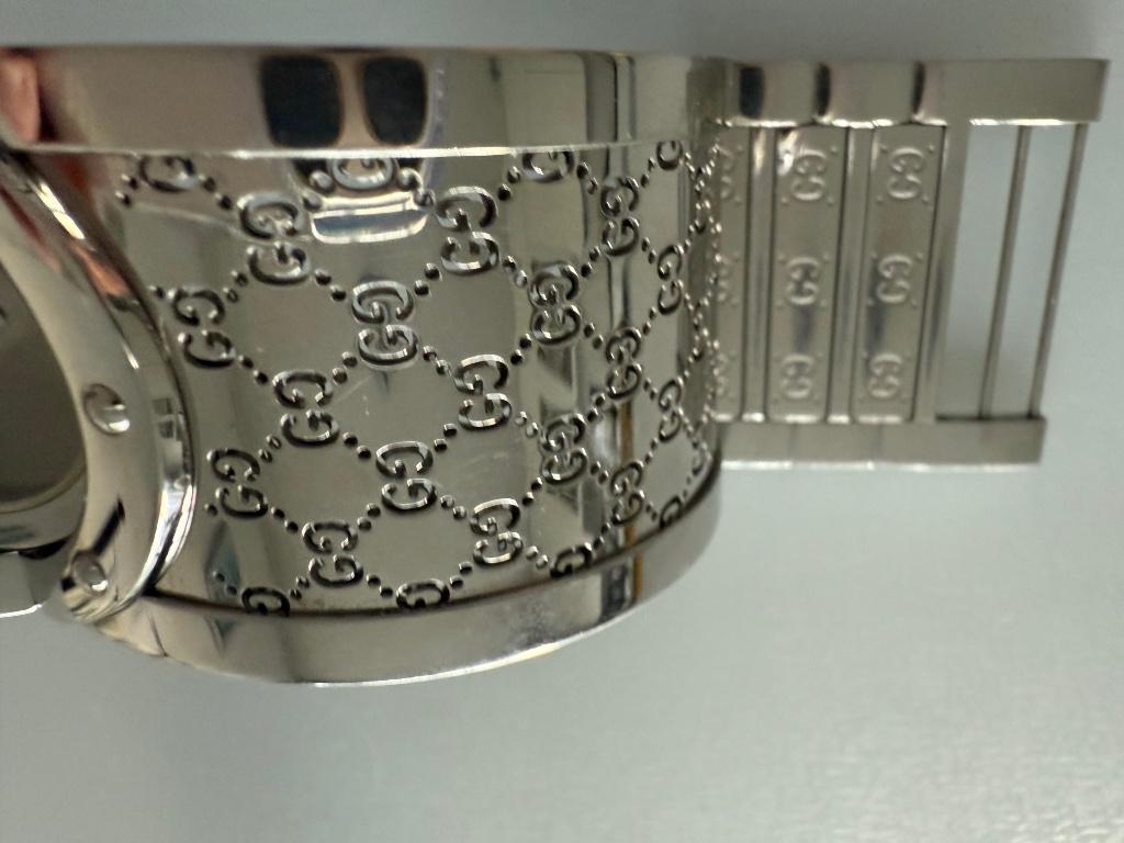 Horloge  Gucci Twirl - slechts 2 x gedragen, Handtassen en Accessoires, Horloges | Dames, Overige merken, Staal, Staal, Polshorloge