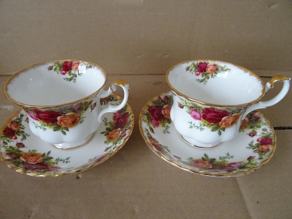 Tasses et soucoupes doré Royal Albert Old Country Roses 1962, Collections, Porcelaine, Cristal & Couverts, Comme neuf, Tasse et/ou soucoupe