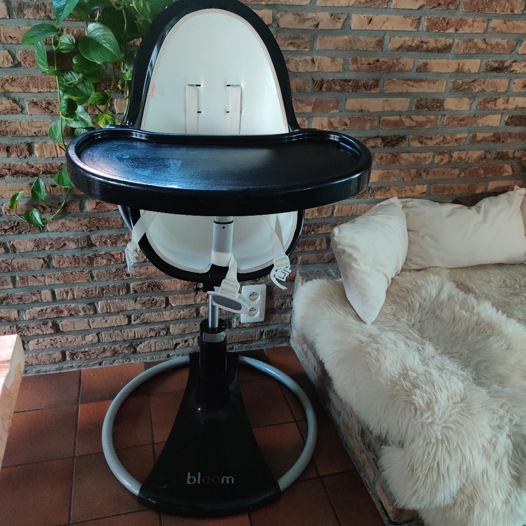 Bloom Fresco Meegroeistoel incl.2 tafels, verhoogje, etc., Kinderen en Baby's, Kinderstoelen, Gebruikt, Meegroeistoel, Aanschuifbaar