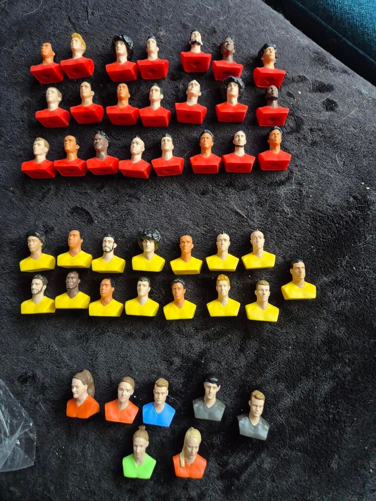 Plastieken figuurtjes sport voetbal, Verzamelen, Verzenden