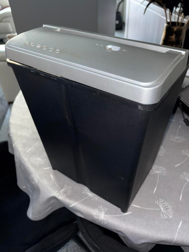 Papier versnipperaar, Ophalen, Zo goed als nieuw