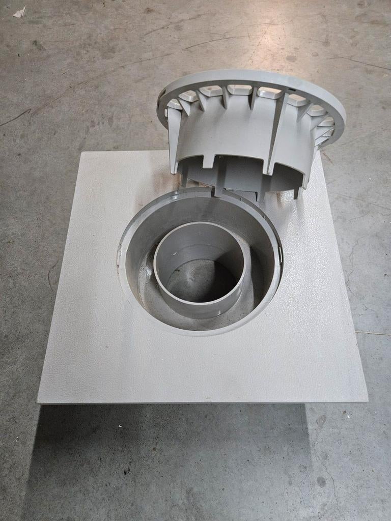 Horloge en PVC Well 30/30 cm grise, neuve., Neuf, Enlèvement ou Envoi, PVC, Évacuation