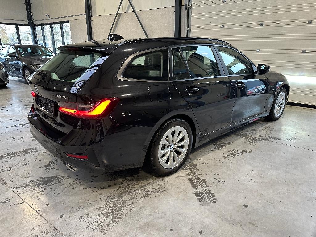 BMW 320e Touring PHEV - ACC CarPlay Camera Leder, Autos, BMW, Cuir, Achat, Euro 6, Entreprise