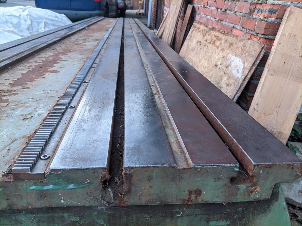 Table de soudage, table de serrage, banc de machine, Enlèvement, Utilisé, 170 cm ou plus